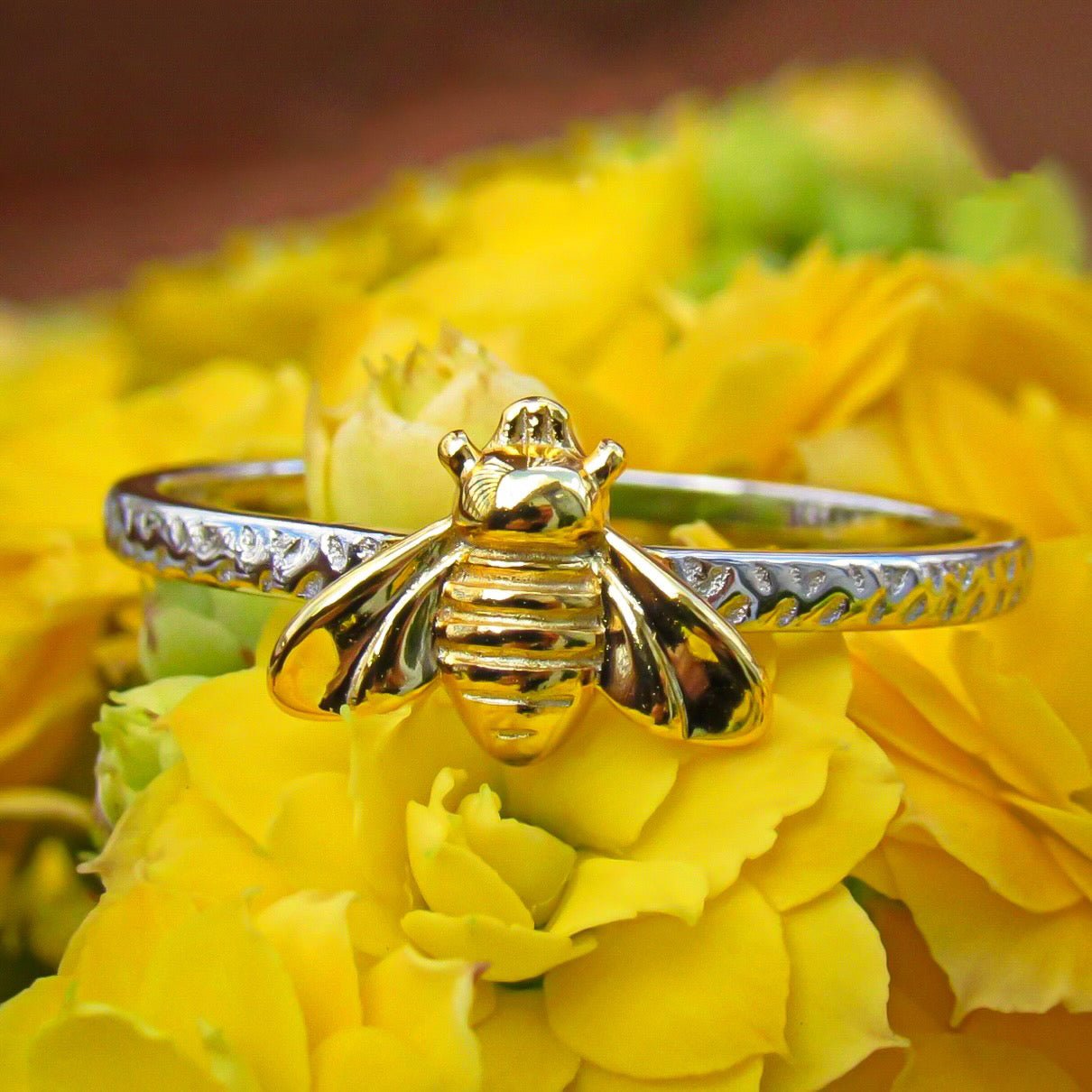 18k Gold Dainty Bee Ring - ASPENS JEWELERS
